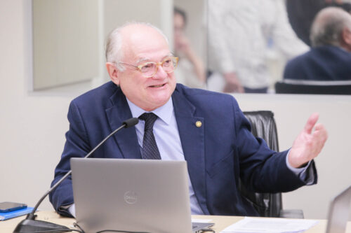 Comissão aprova projetos de Dr. Vicente que asseguram direitos à pessoa com autismo