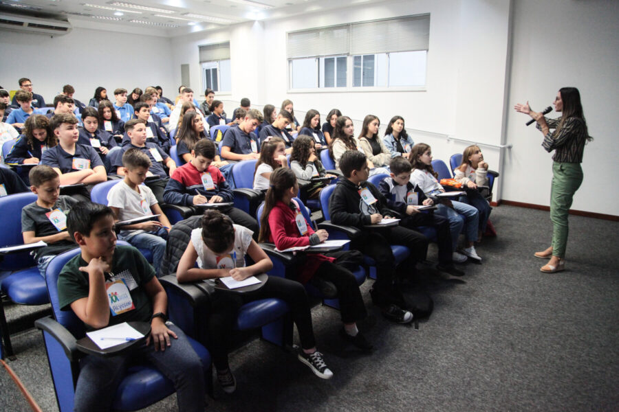 Cerca de 80 estudantes participaram do seminário, realizado pela Escola do Legislativo em Paulo Lopes