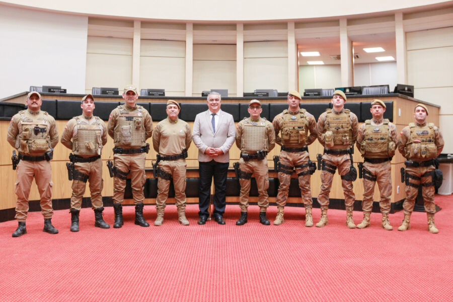 Deputado Sargento Lima e os homenageados