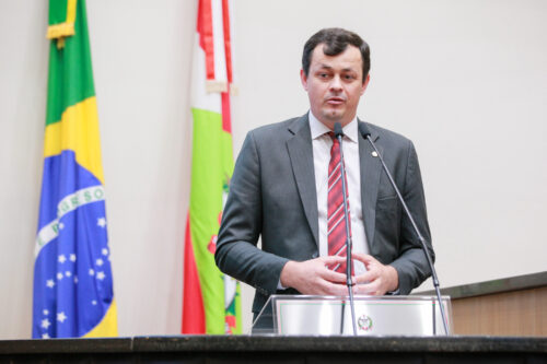Preis se despede da Alesc e Padre Pedro volta na segunda-feira