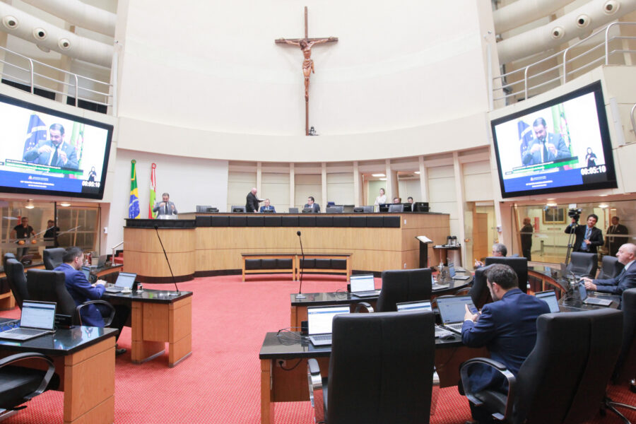 Plenário da Assembleia Legislativa, durante a sessão ordinária desta quinta-feira (20)