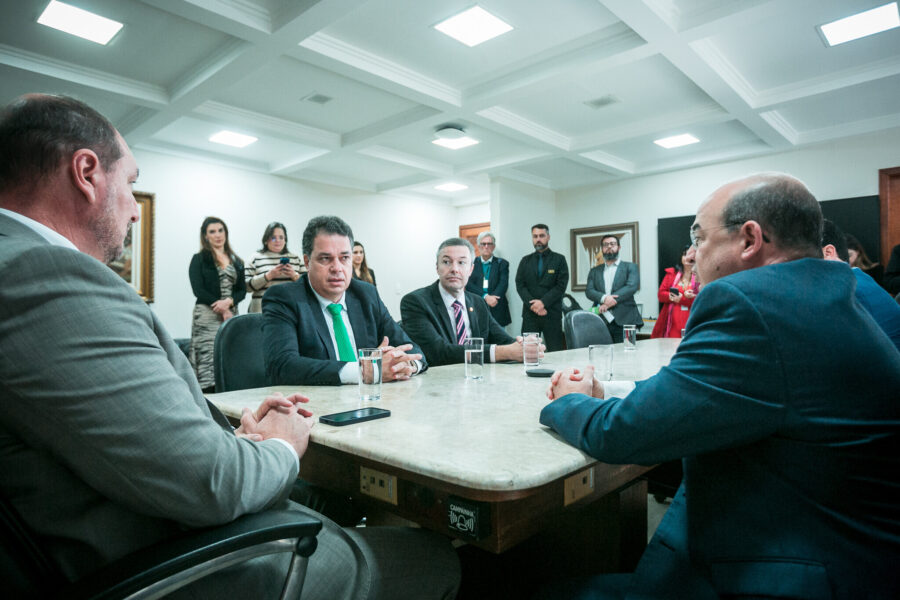Parlamento catarinense recebe visita da diretoria da Unale