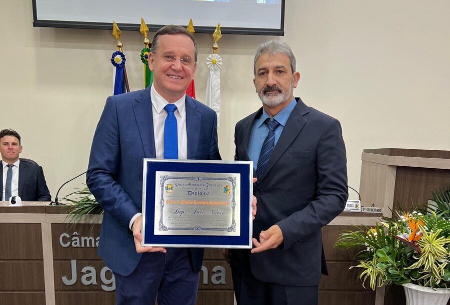 Deputado Jair Miotto (União) recebe título de cidadão honorário de Jaguaruna. FOTO: Ascom deputado Jair Miotto.