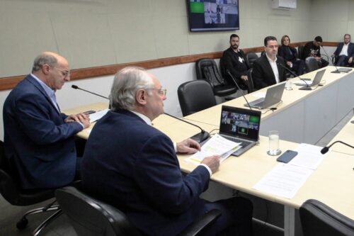 Selo Autista a Bordo é aprovado em comissão e segue para o plenário