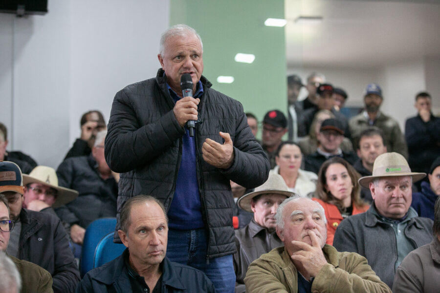 Agricultor da região se manifesta na audiência