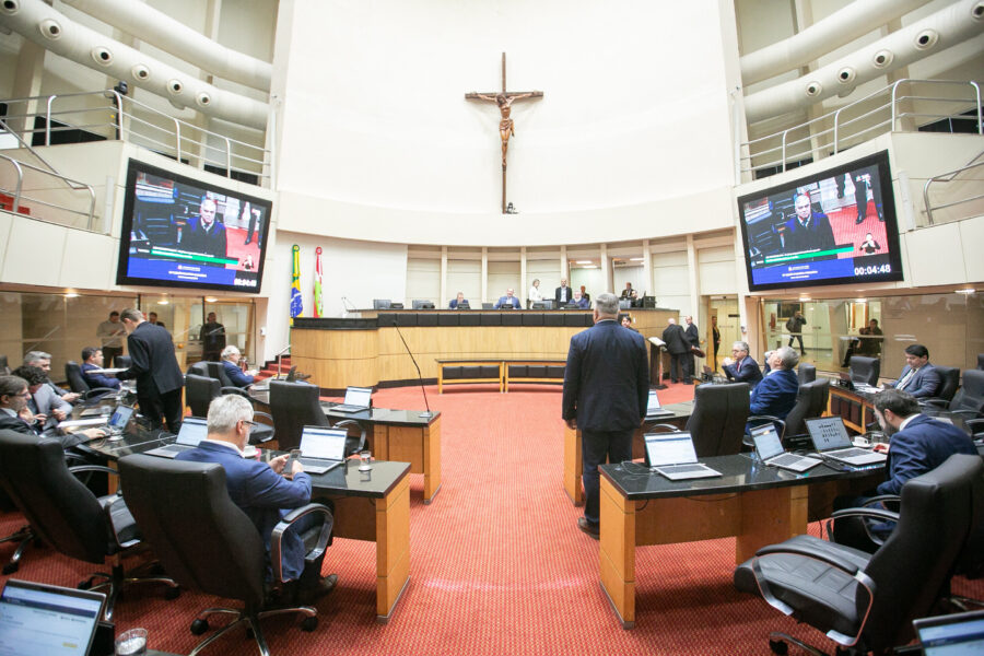 Plenário da Assembleia, durante a sessão ordinária da tarde desta terça-feira (16)