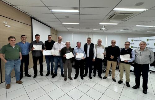 Lunelli entrega homenagem aos conselheiros do Pró-Jaraguá
