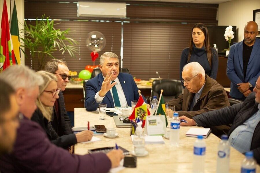 Deputado Lunelli apresenta a plataforma à imprensa. FOTO: Divulgação