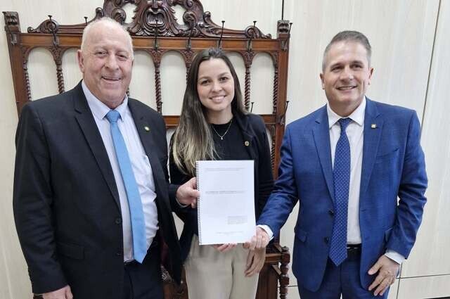 Deputado Altair Silva, à direita na foto.