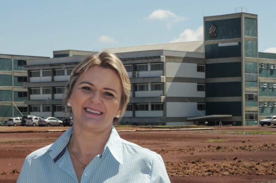 Deputada Luciane Carminatti no campus da UFFS