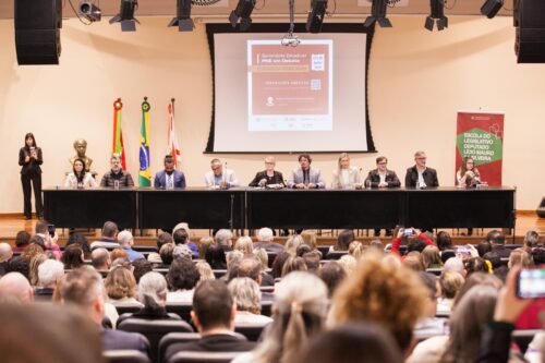 SC é o primeiro estado a realizar seminário sobre PNE após envio do projeto para o Congresso