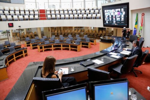 Parlamento 190 anos – Imagens históricas: A Covid-19 e o “novo normal”