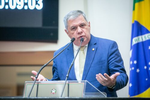 Lei de autoria de Mário Motta que desburocratiza atendimento ao público é sancionada em SC