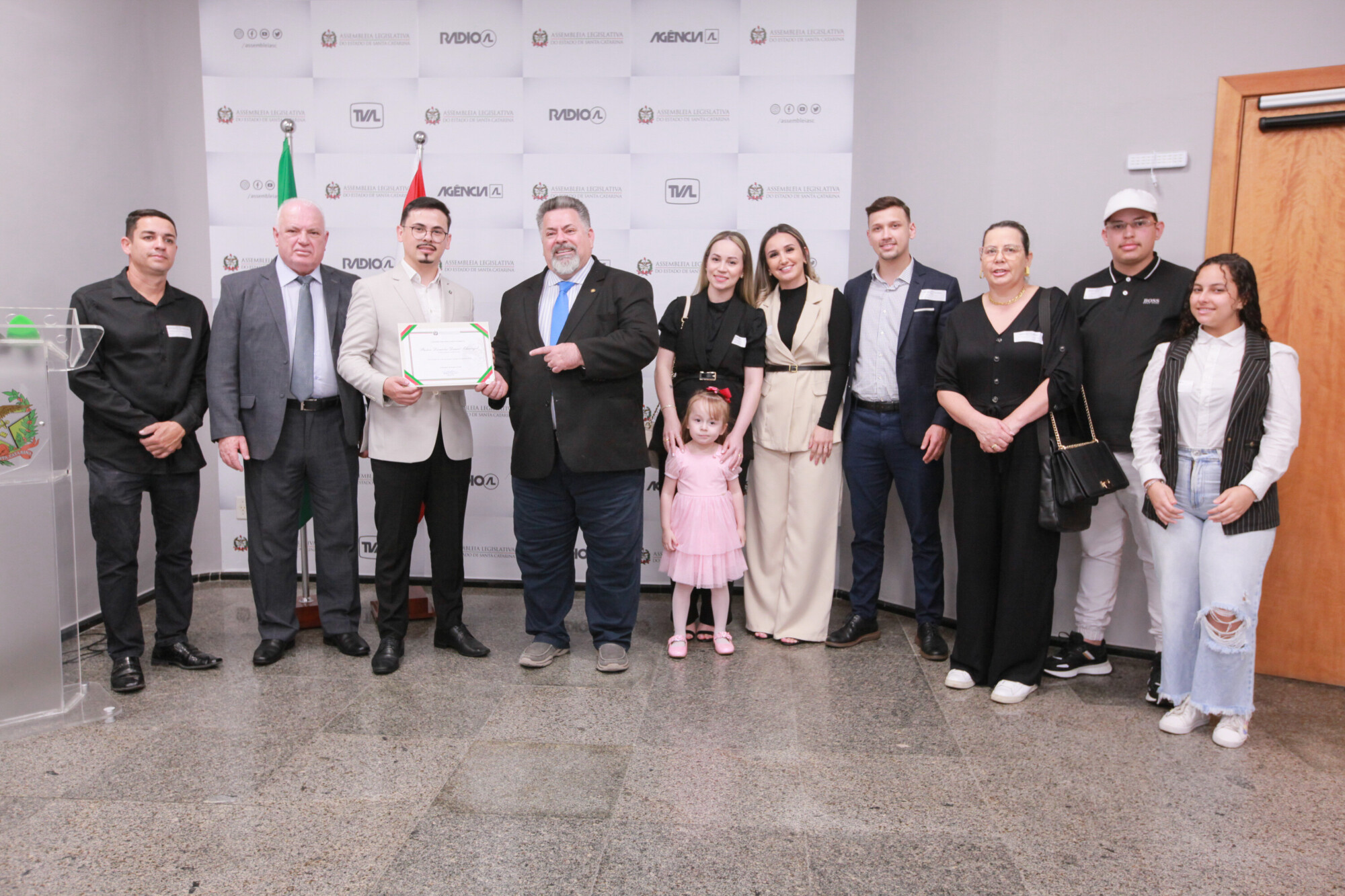 Deputado Sérgio Motta entrega homenagem a Igreja Comunidade da Graça