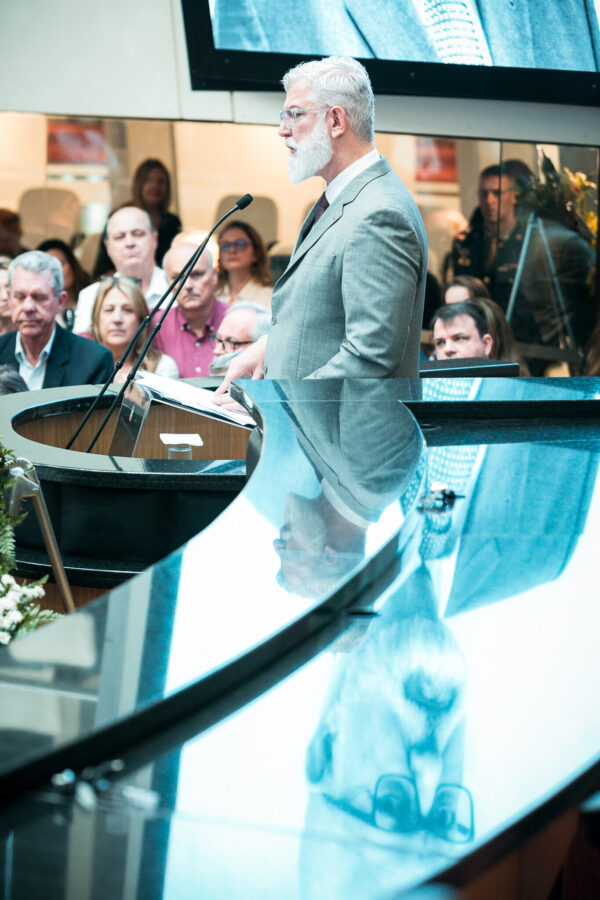 Ricardo Ribas, filho de Salomão, fala em nome da família