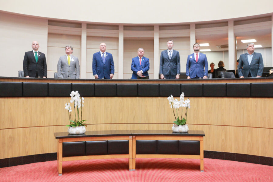Solenidade foi realizada no Plenário da Assembleia Legislativa, em Florianópolis,