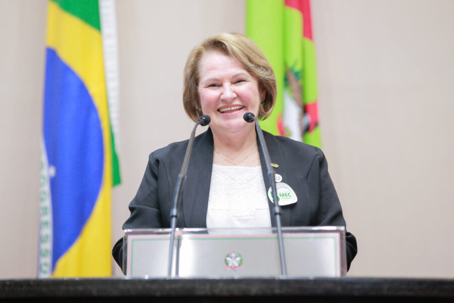 Edina Furlan Rampineli, colaboradora da Febave e membro do conselho diretor.