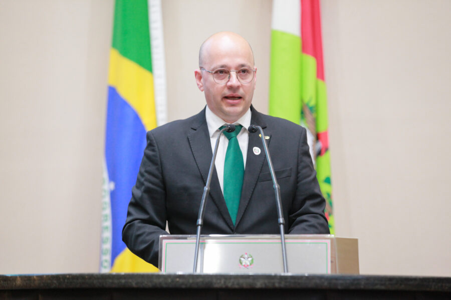 Guilherme Valente de Souza, reitor da Unibave e presidente da Febave.