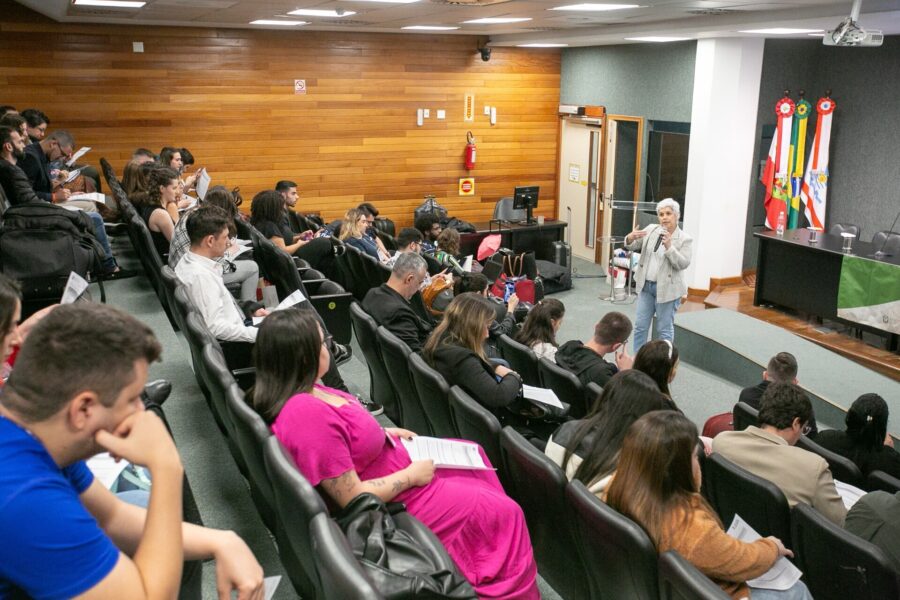 Universitários acompanham edição do Programa Estágio Visita