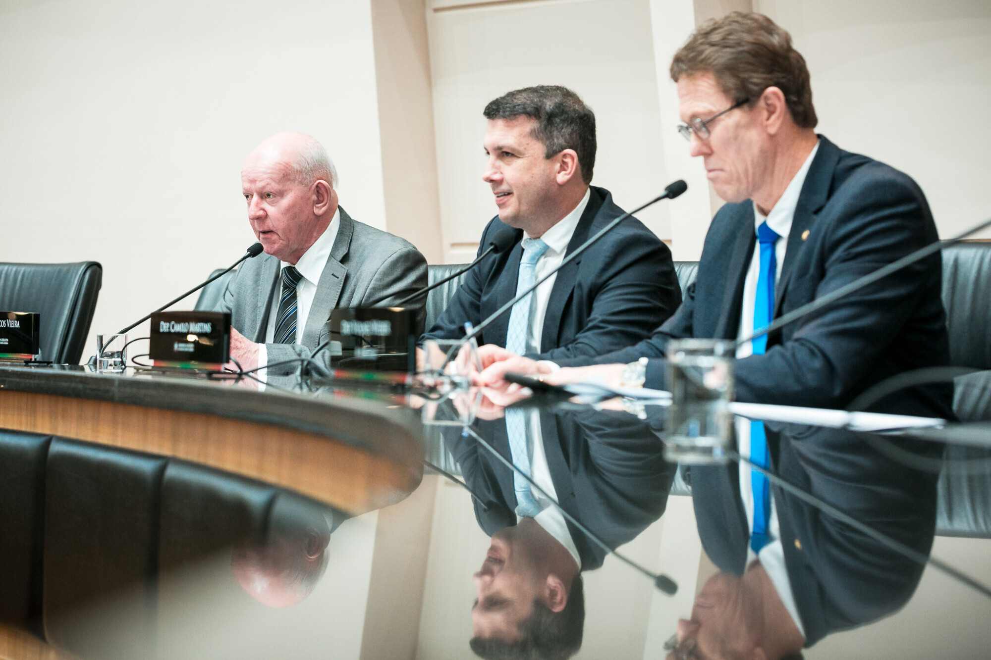 Comissão Conjunta – CCJ; Finanças e Tributação; Trabalho, Administração e Serviço Público