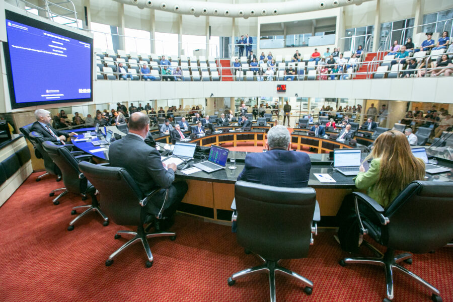 Plenário da Assembleia, durante a votação das propostas legislativas, na tarde desta terça-feira (5)