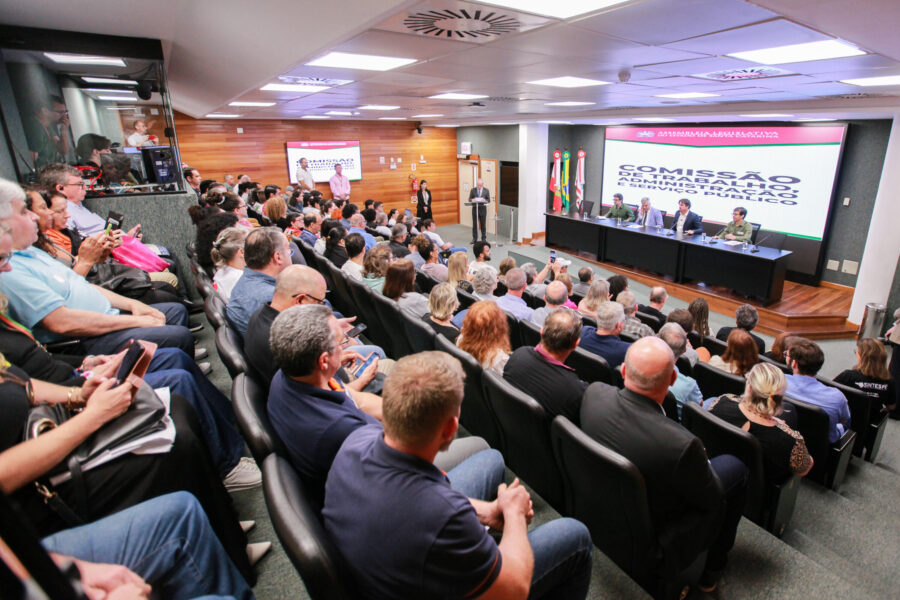 Servidores de diversas regiões do Estado prestigiaram a audiência pública