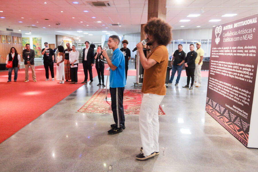 Apresentações artísticas encantaram o público