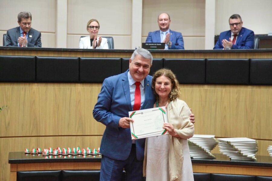 Presidente do Conselho da WEG recebe Comenda do Legislativo Catarinense