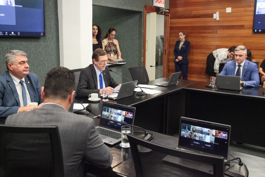 Reunião extraordinária da Comissão de Trabalho, Administração e Serviço Público desta terça-feira (19).