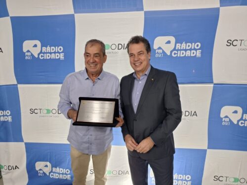 Mário Lima é homenageado pelos 50 anos de narração esportiva