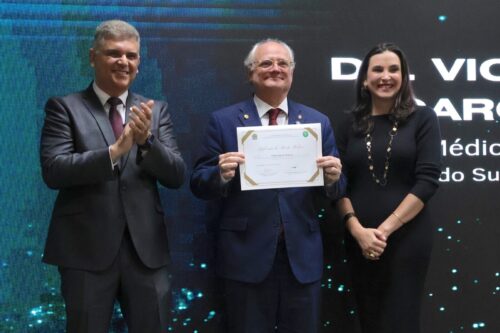 Dr. Vicente recebe Diploma de Mérito Médico pelo CRM-SC