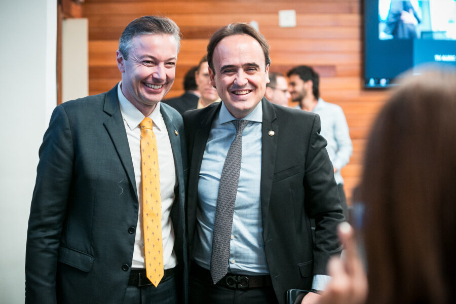 Deputados Napoleão Bernardes e Carlos Humberto