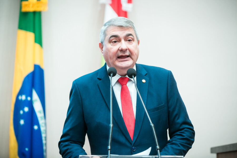 Deputado Antídio Lunelli ocupou a tribuna da Alesc na sessão desta quarta-feira (4)