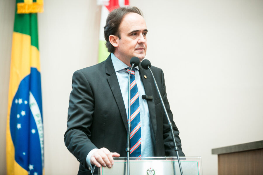 Deputado Carlos Humberto.