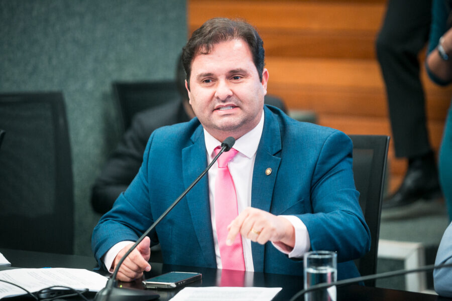 Hospitais e clínicas são obrigados a realizar teste do olhinho em recém-nascidos