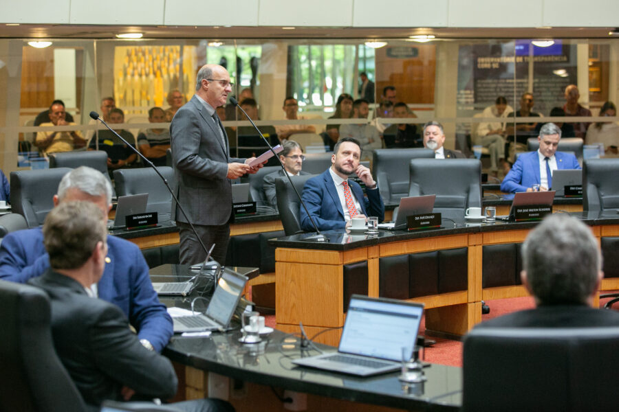 Deputado José Milton Scheffer se pronuncia sobre projeto que concede imóveis a hospitais