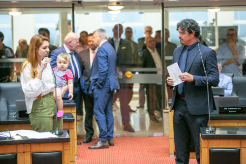 Plenário aprova 13 PLs de origem parlamentar no último dia de votações