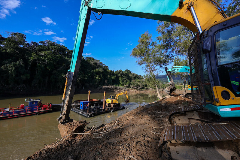 Um dos projetos estabelece diretrizes para agilizar  serviços de limpeza, desassoreamento e dragagem de rios. FOTO: Ricardo Wolffenbüttel / Secom