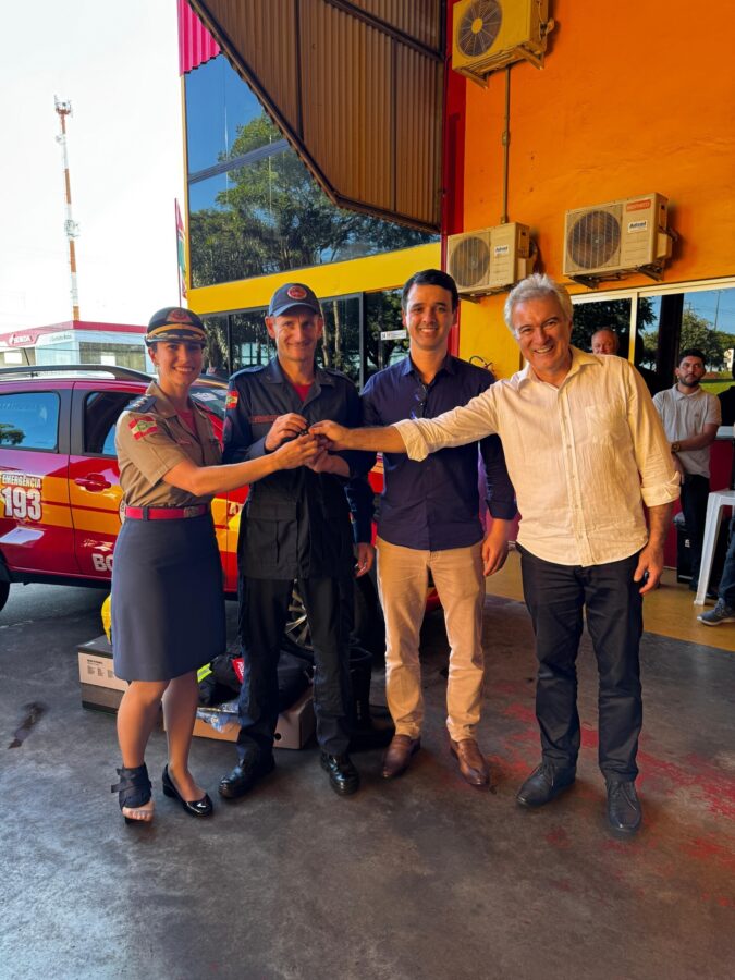 Deputado Marcos da Rosa na entrega de um veículo para o Corpo de Bombeiros Militares em Xanxerê