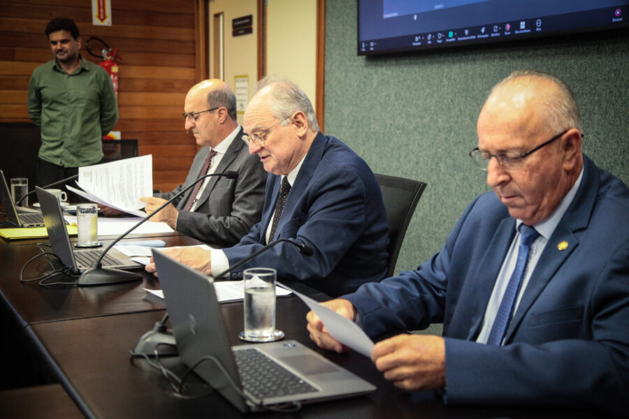 Comissão realizou a última reunião do ano na manhã desta terça (10)