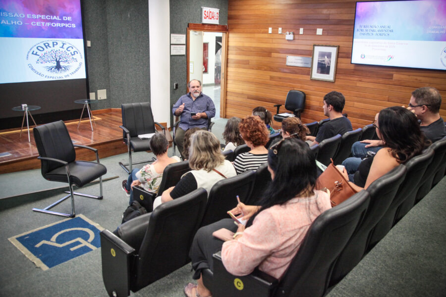 Reunião foi realizada no Plenarinho.