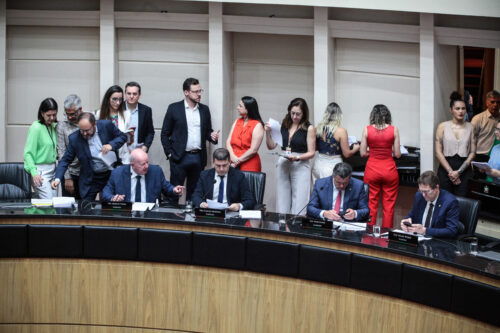 Em reunião conjunta, comissões encaminham projetos para votação em Plenário