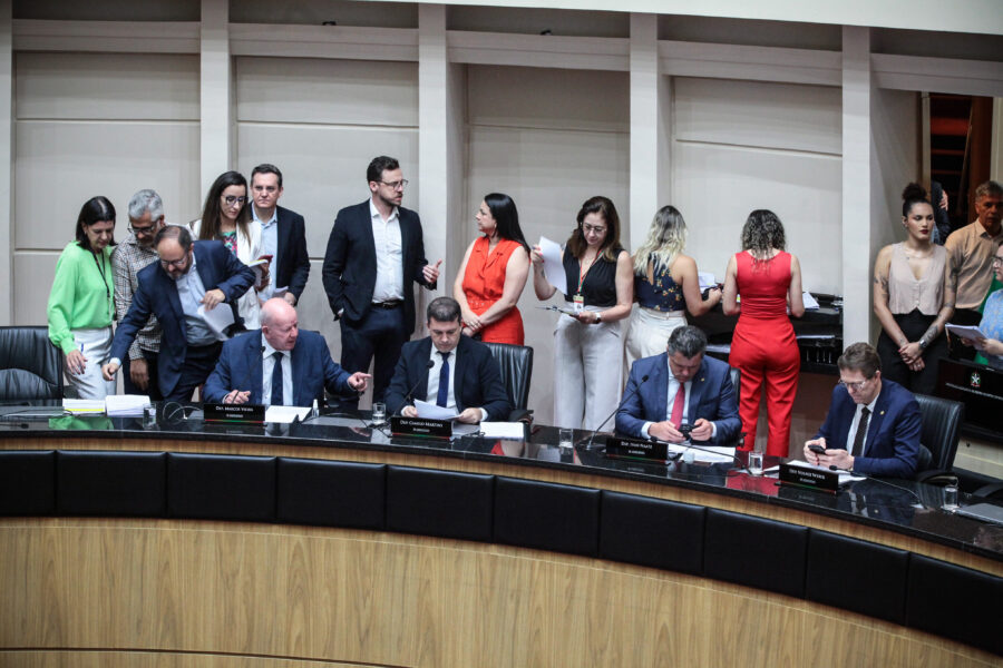 Em reunião conjunta, comissões encaminham projetos para votação em Plenário