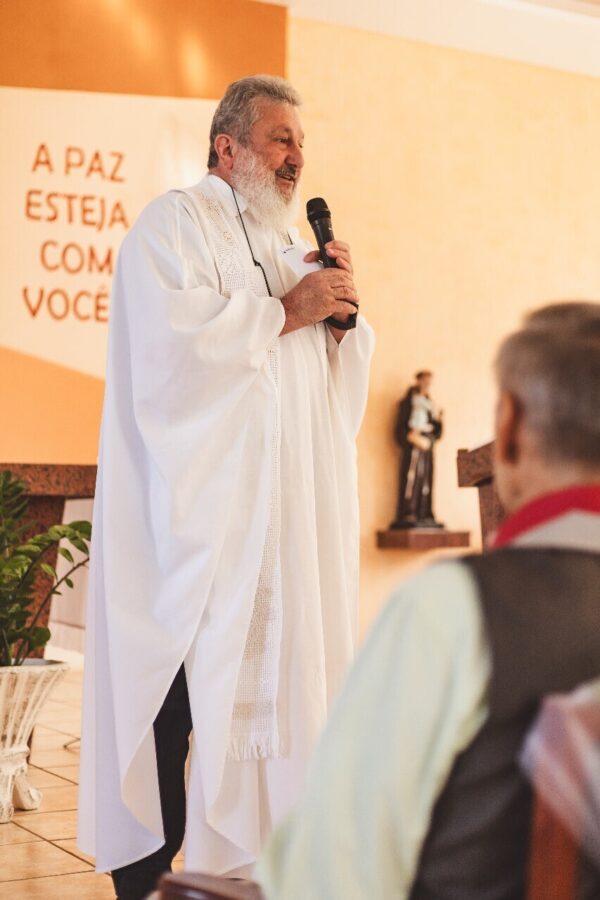 Celebrando missa no Oeste catarinense em 2024. Foto: arquivo pessoal.