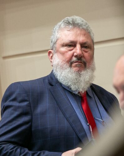 Padre Pedro vota contra projeto que criminaliza a luta pela reforma agrária