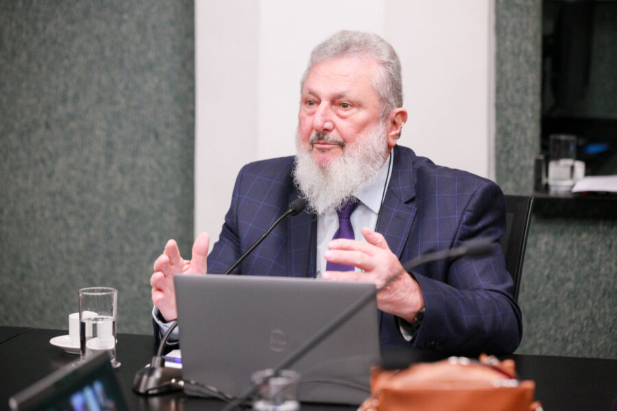 Padre Pedro e outros três deputados estaduais propuseram a lei que vai beneficiar milhares de catarinenses.