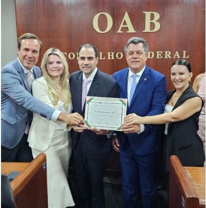 Deputado Naatz entrega título de Cidadão Catarinense ao presidente nacional da OAB