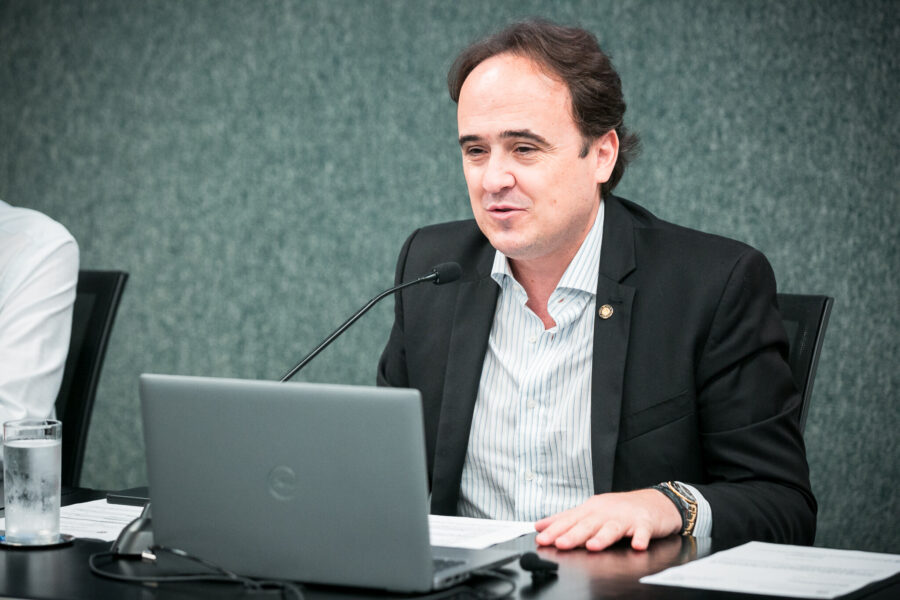 Presidente da Comissão de Turismo, e proponente do debate, deputado Carlos Humberto (PL).