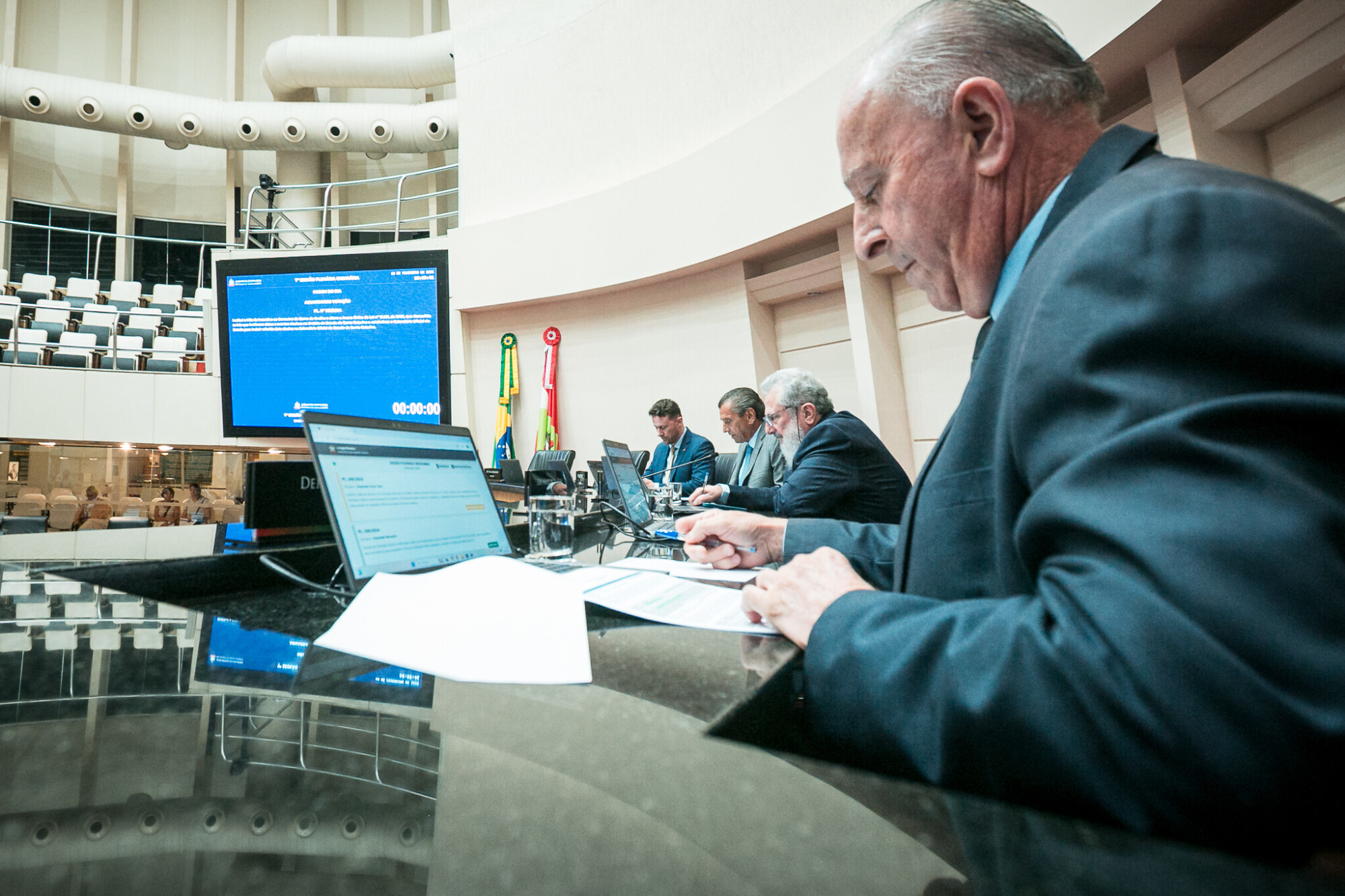 - Deputado Oscar Gutz (PL)
