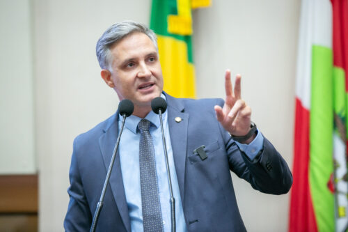 Projeto para desburocratizar negócios avança na Alesc